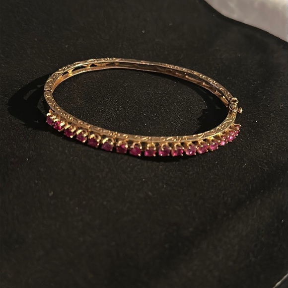 Jewelry - 14K gold and ruby bangle